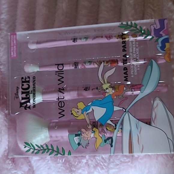 Wet n Wild Alice in Wonderland bundle - Picture 4 of 9